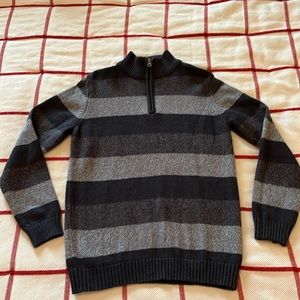 Cozy, warm boys, sweater, like new size medium made by silver lake